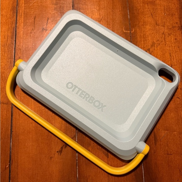 NIB iPad 128GB (A16) Model A3354 with OtterBox Case, screen protector + stylus! - Picture 8 of 11